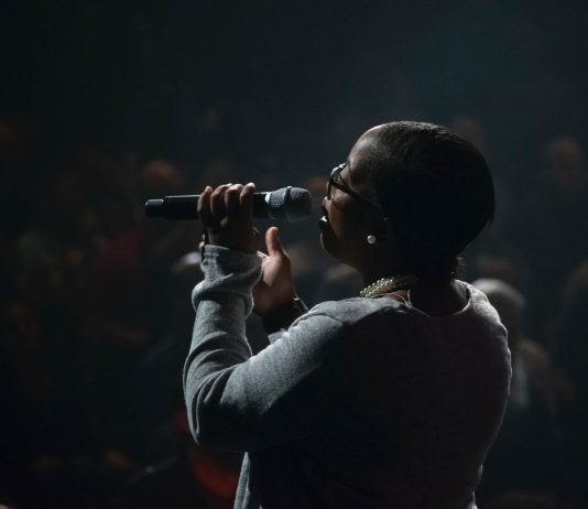 Maria Jackson Gives Large Bags With Essentials to the Poor in New York